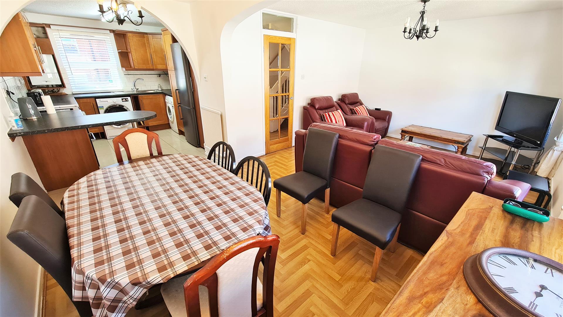 High Road, Arnos Grove, N11. Homelink Lettings & Estates Estate